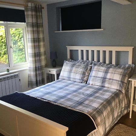 Lovely Ground Floor Apartment In Quiet Village Exeter Exterior photo