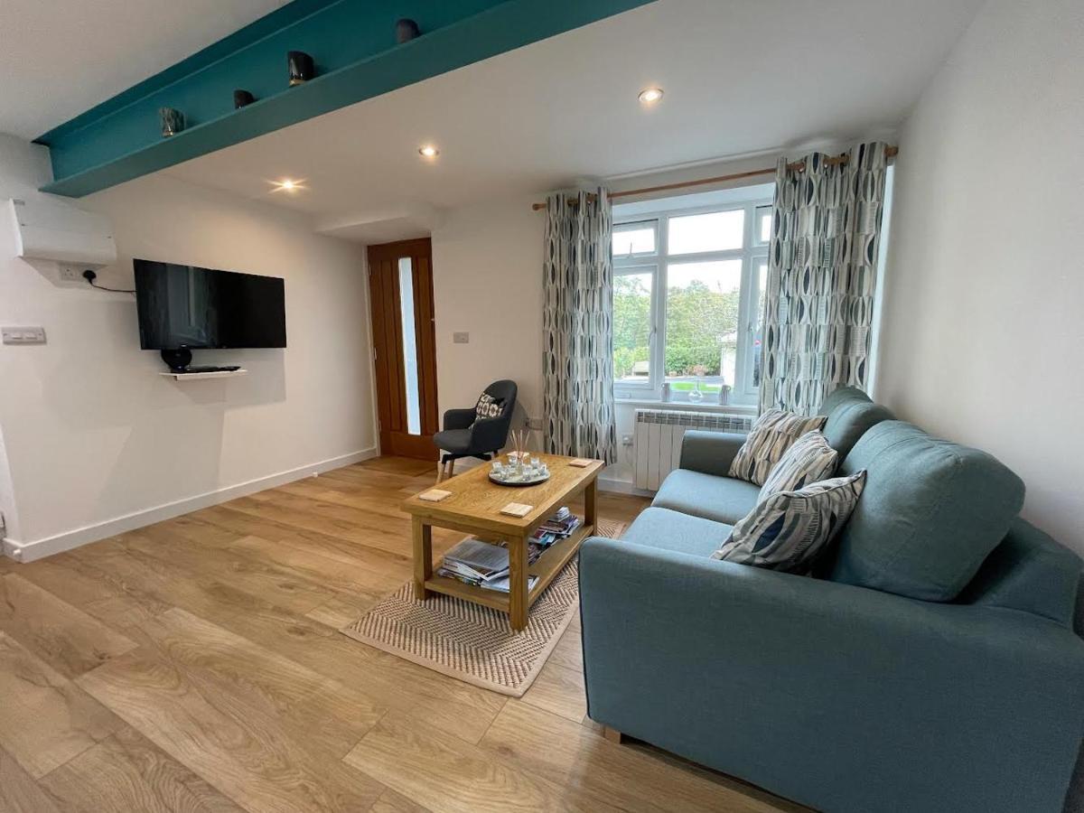 Lovely Ground Floor Apartment In Quiet Village Exeter Exterior photo