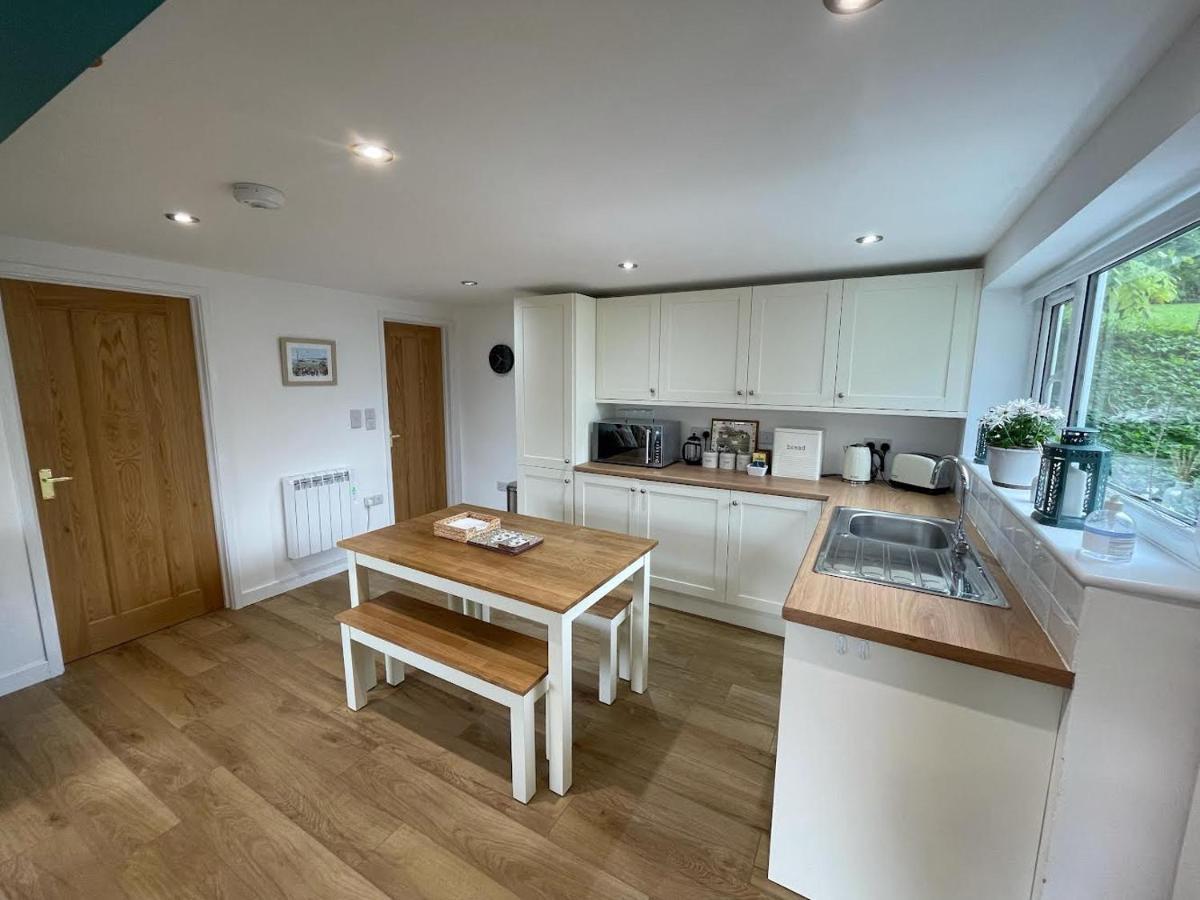 Lovely Ground Floor Apartment In Quiet Village Exeter Exterior photo
