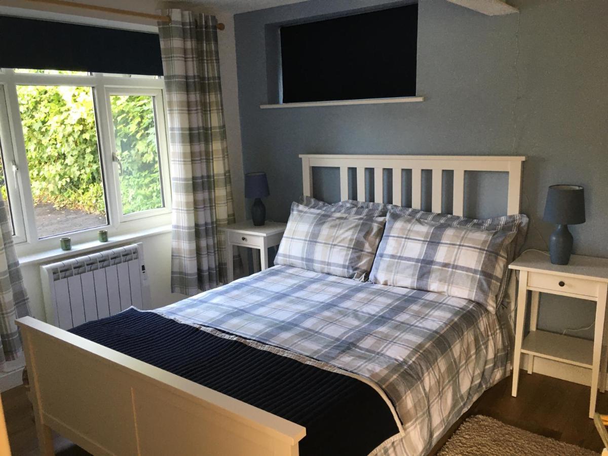 Lovely Ground Floor Apartment In Quiet Village Exeter Exterior photo