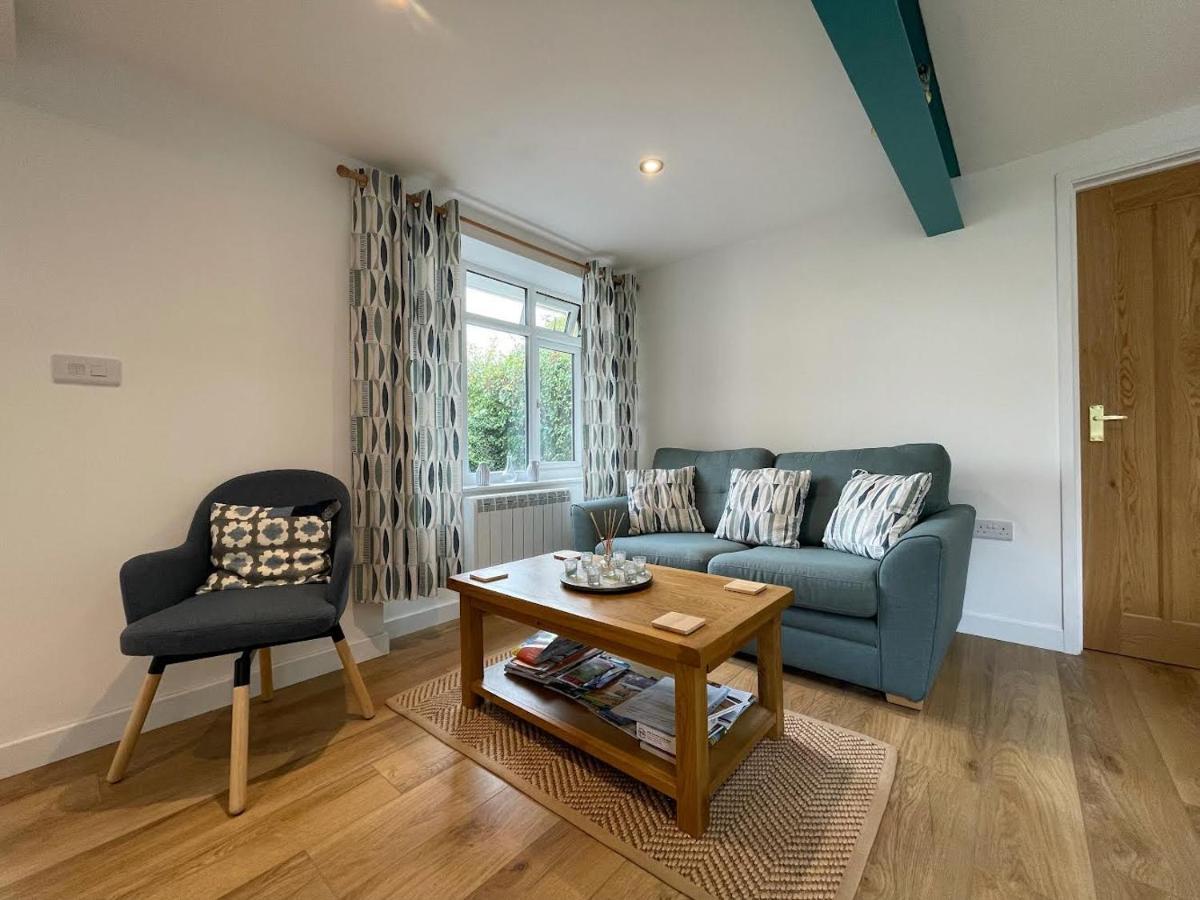 Lovely Ground Floor Apartment In Quiet Village Exeter Exterior photo